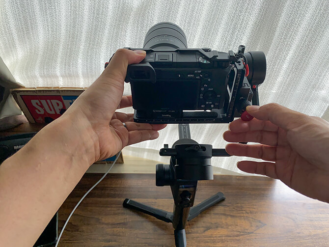 MOZA AirCross 2のカメラ装着手順